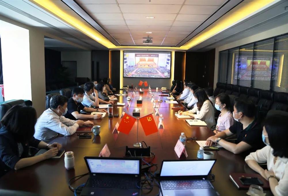 伟德国际victor1946集团组织收听收看省第十二次党代会开幕式实况